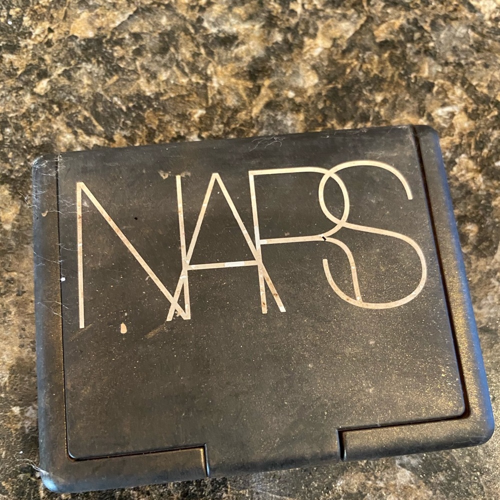 NARS  LUSTER